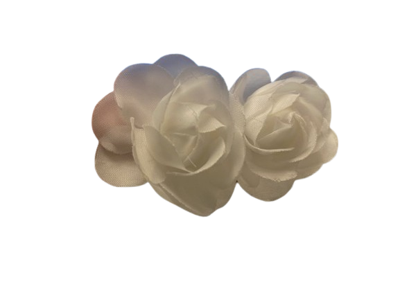 DANA 2 WITTE REKKERTJES MET ZIJDEN GROTE BLOEM 